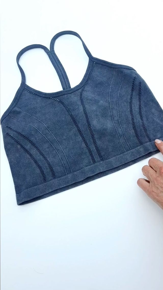 Here’s how this seamless cropped @reserved jersey top was created. #mytrainedeye #jersey #reserved #croppedtop #croppedtops